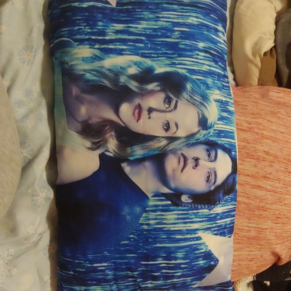 Riverdale betty and jughead pillow sleeve